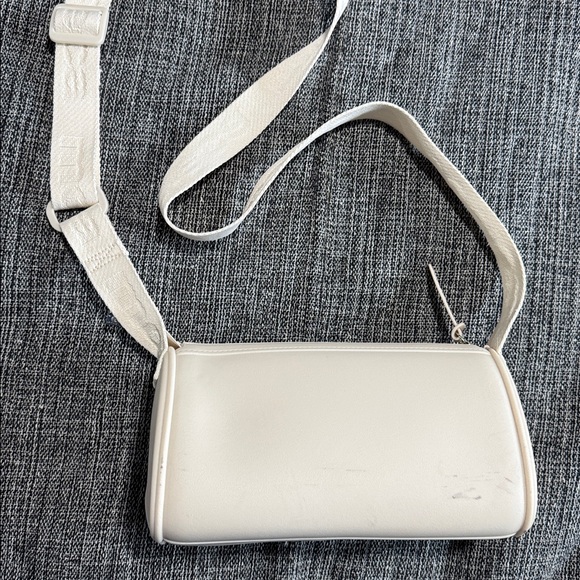 MOLECA - Cream rubber Quilted Crossbody Bag with zipper. - Picture 2 of 8